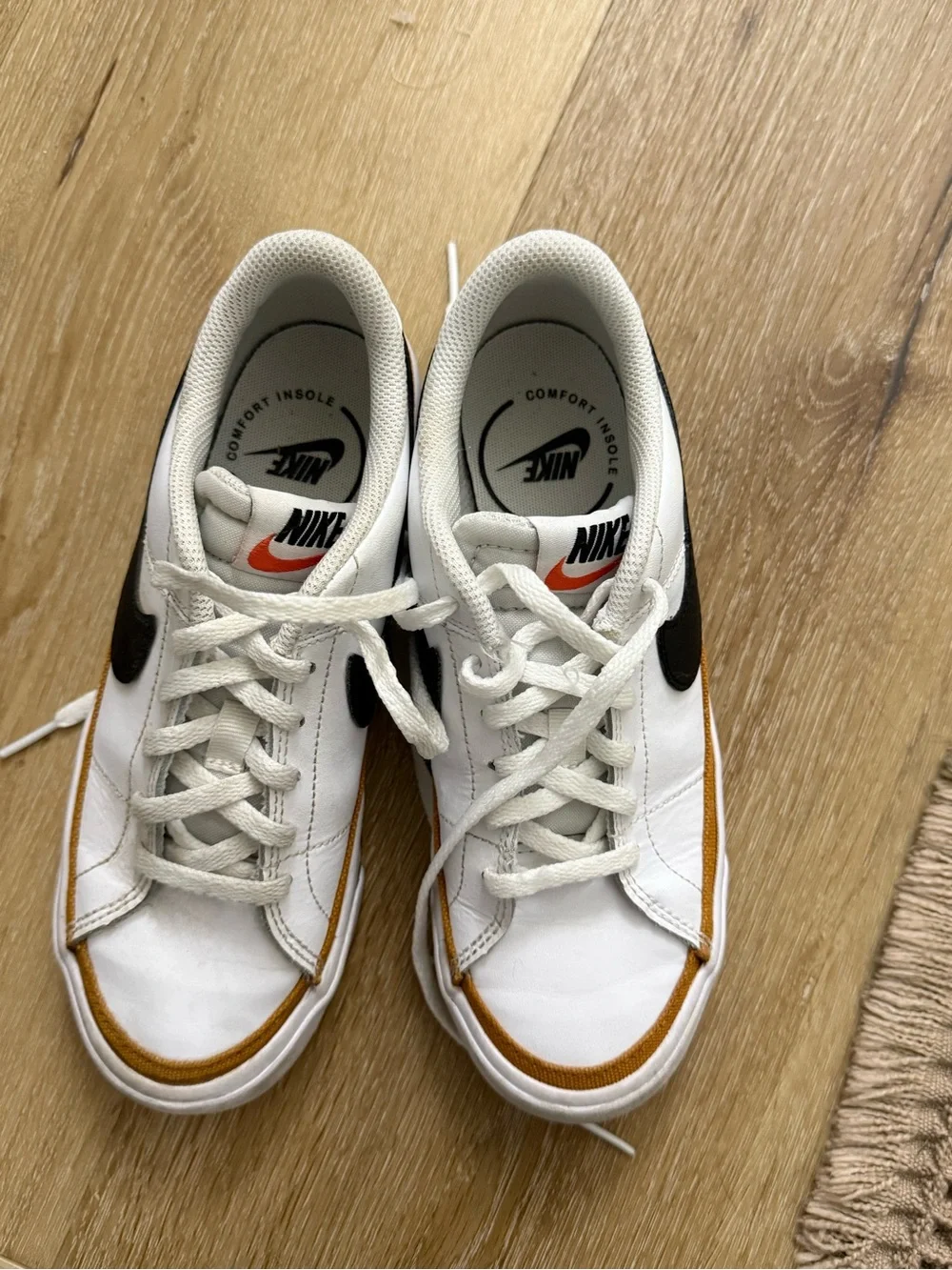 Nike Girls White & Black Low Top Sneakers Mustard Gold Accent Size 4